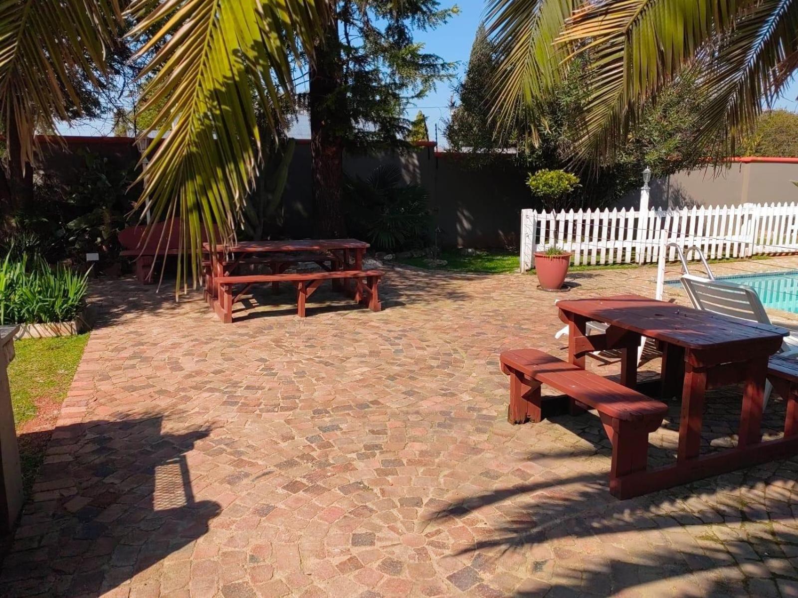 Sibahlenomhlambi Guesthouse Springs  Exterior photo