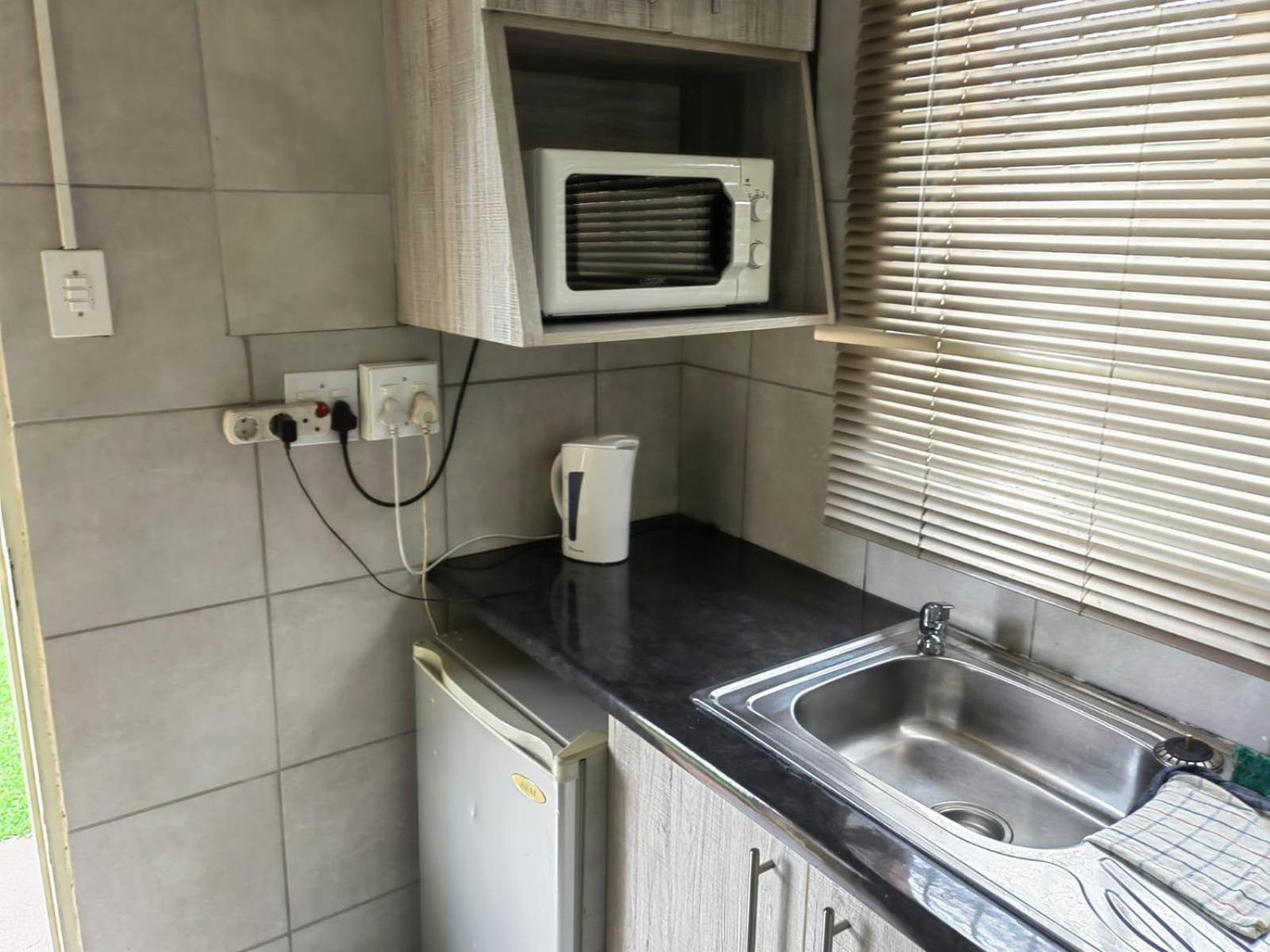 Sibahlenomhlambi Guesthouse Springs  Room photo